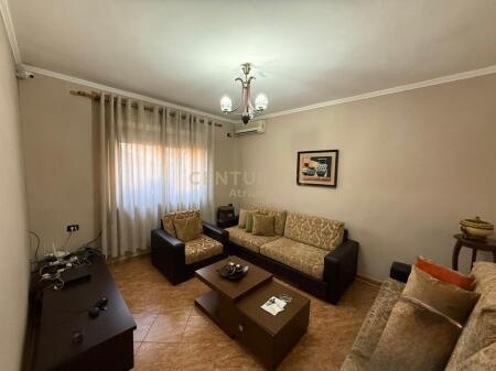 Jepet me qira Apartament 1+1 te Rruga Bardhyl!!!