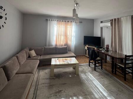 Në shitje 1+1+kuzhinë më vete📍Fresk / Tek Shkolla 17 Nentori (Rruga Thesarit) Pallat i ri (kati 1+ Depo ) 115.000 euro