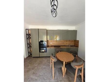 OFROHET PER SHITJE APARTAMENT 1+1 , ME PAMJE DETI NE SHKEMBIN E KAVAJES !!