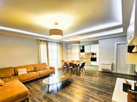 APARTAMENT 2+1+POST PARKIMI  ME QIRA NE RRUGEN E BARRIKADAVE