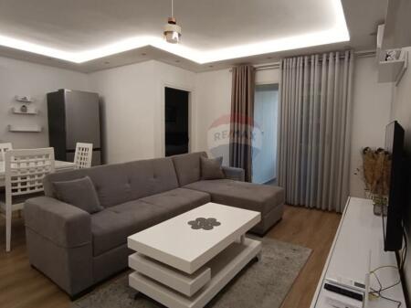 Apartament 2+1 me qira ne Qender - Rruga e Barrikadave