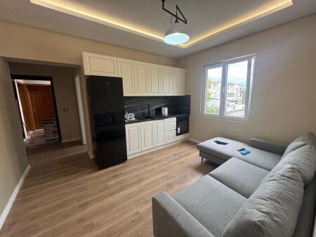 APARTAMENT ME QERA 1+1 STACIONI TRENIT 550 EURO