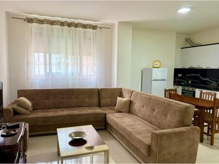 Shitet apartament 1+1 i konvertuar ne 2+1 prane Kompleksit Rafaelo ne Fresk