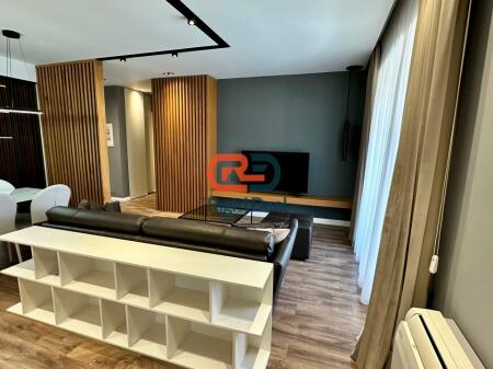 Ne Qender ,Jepet Me Qira Apartament 2+1+2+Verande Totalisht I Investuar!