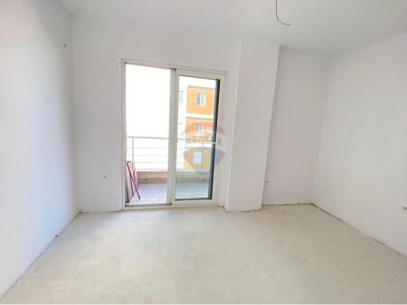 Shitet apartament 2+1 ne Fresk