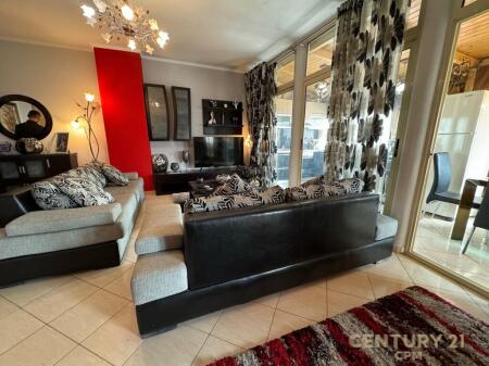 Rruga e Barrikadave, Tiranë, ofrojme per qira Apartament 2+1!!