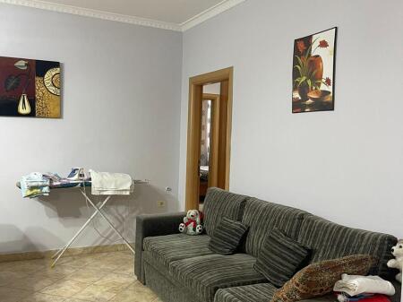 AFFITTASI APPARTAMENTO 2+1+2+BLLK - 21 DICEMBRE, VICINO A JOENES-65.000 LEKE/MESI