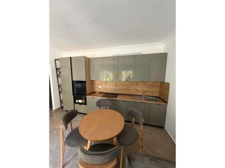 APARTAMENT 1+1 , ME PAMJE DETI NE SHKEMBIN E KAVAJES !