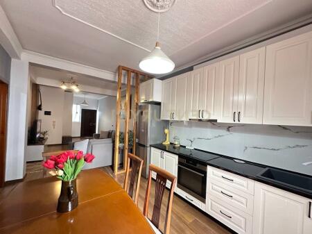 Apartament me qira 2+1, tek 5 Maji
