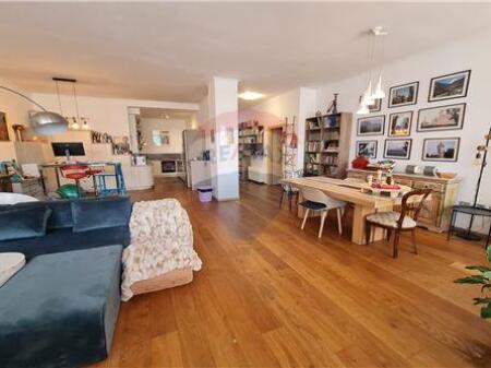 Apartament 4+1 per qira ne Bllok, tek Garda!