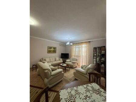Apartament 3+1+2 me Post Parkimi për Qira – Shkolla e Baletit, Tiranë | 750€/muaj