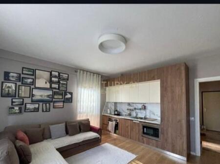 Apartament Modern 1+1 me Qira pranë Kopshtit Botanik – 700€/muaj