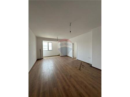 Shitet apartament 1+1