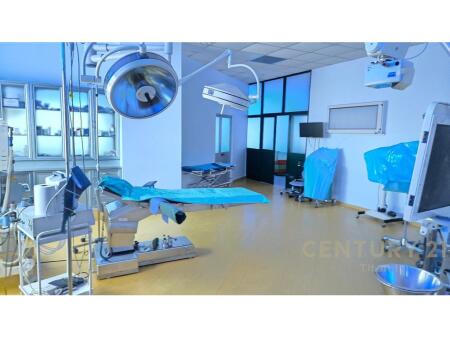 BUILDING (CLINIC) FOR RENT ON THE STREET SIDE NEAR THE MILITARY HOSPITAL!