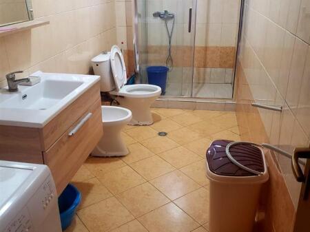 Tirane, affittasi appartamento 2+1+Balcone, 2° piano, 110 m² 500 € (Complesso Malajzian)
