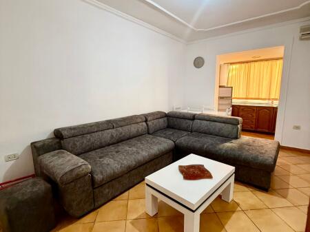 🏢Nella zona di Brryli di fronte a Zgara, si affitta un appartamento arredato 2+1, 45.000 Leke