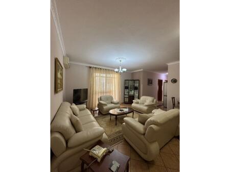 Jepet me qira apartament 3+1+2 në zonën e Shkollës së Baletit, Tiranë