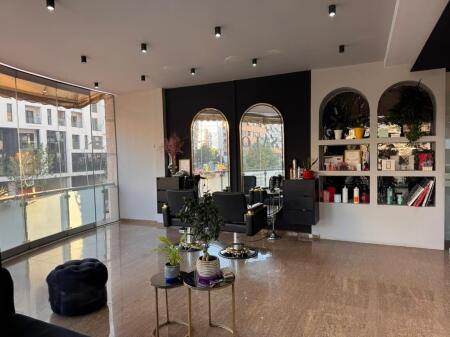 Astir, locale commerciale in affitto su strada principale 1.500 € /Mese
