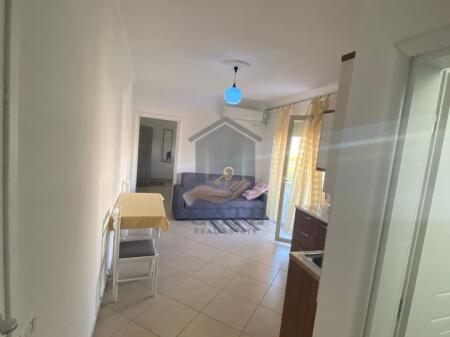 Jepet me Qira Apartament 1+1 Te Pelikani Plazh