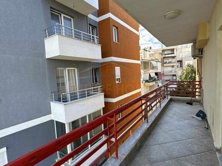 Shitet, Apartament 2+1, Liqeni i Thate, Tiranë.