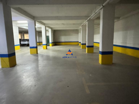 JEPET ME QERA AMBIENT BIZNESI 600M2 " TE GREEN CITY,UNAZA E RE"5000 EURO