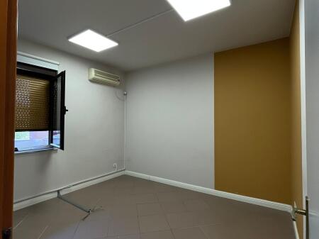 UFFICIO IN AFFITTO 93 M2 BLLOK 1.000 EURO