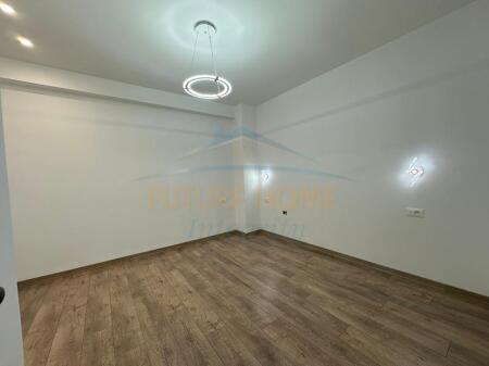 Shitet, Apartament 2+1, Rruga e Elbasanit, Tiranë.