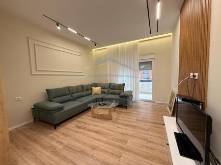Shitet, Apartament 2+1+2, Ali Demi, Tiranë. 