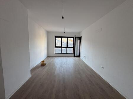 Shesim apartament 2+1 tek komuna e parisit