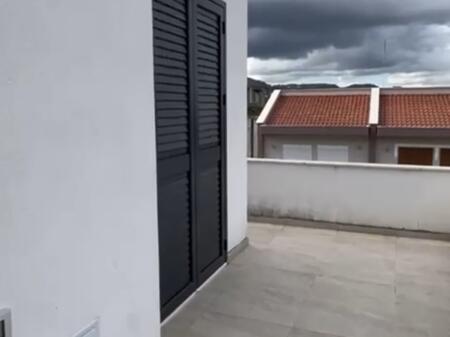 2+1,i mobiluar per here te pare,sauk i ri te xhamia,cmimi 500 euro