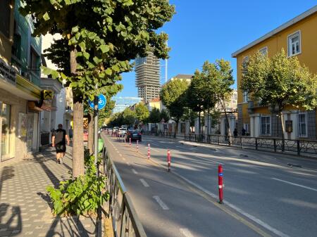AMBIENTE COMMERCIALE IN AFFITTO IN VIA DI DURRËS