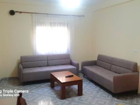 🏠Ne zonen e 5 Majit,Rr.Kamber Shevroja jepet me qera kati i 2-te i nje vile,2+1+garazhd ,i mobiluar 45,000Leke 