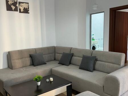 Apartament 1+1 tek Pallati me shigjeta!