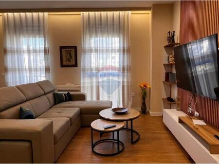 Apartament 2+1+2 me qira te Shkolla e Kuqe!