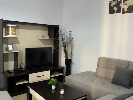 APARTAMENT ME QERA 1+1 PALLATI ME SHIGJETA 500 EURO