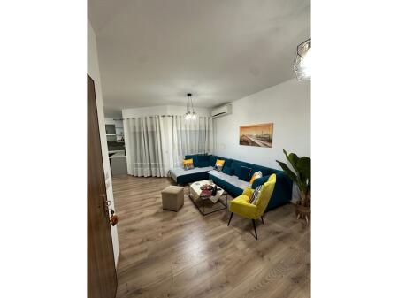 Apartament 2+1 me Qira mbikalimi i Kristal Center 600 €