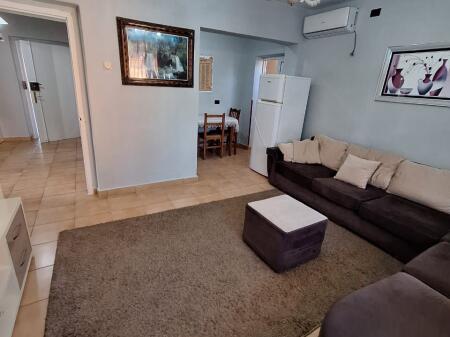 Jepet me qera apartament 2+1 te ish parku Autobuzave!!