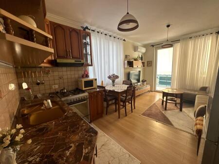 Shitet apartament 1+1 ne golem