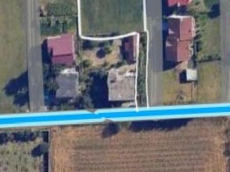 Valias , 3000m2 toke per shitje