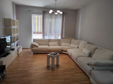 APARTAMENT 2+1+2 PER QERA PRANE QENDRES ! 800 € /Muaj