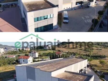 Shitet 1000m2 kapanon me 200m2 zyra dhe 3000m2 truall ne Vore