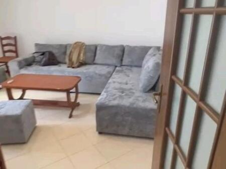 AFFITTASI 1+1 VIA NIKO AVRAMI SCUOLA BAJRAM CURRI 45.000 LEKE