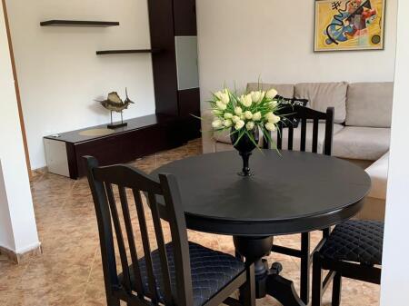 Jepet me qera apartament 1+1 | Kombinat