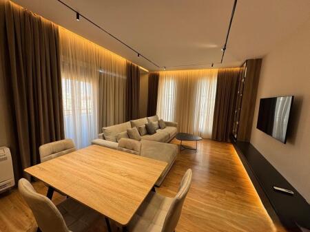 APARTAMENT LUKSOZ 2+1+2 PER QIRA, SHKOLLA E KUQE! 1,100 € /Muaj