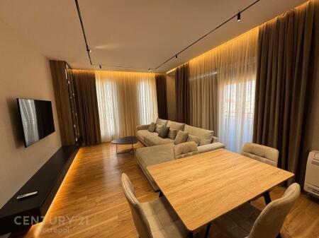 APARTAMENT LUKSOZ 2+1+2 PER QIRA, SHKOLLA E KUQE!