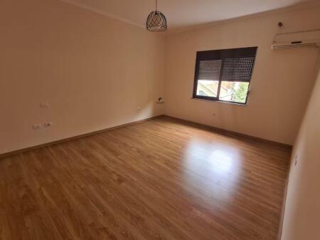 ZYRE ME QERA 2+1 KOMUNA E PARISIT 600 EURO