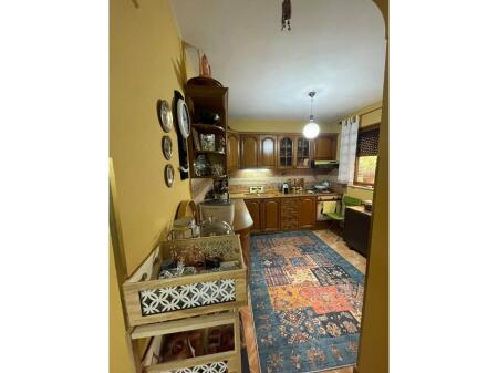 Shitet Apartament 3+1+2, 21 Dhjetori