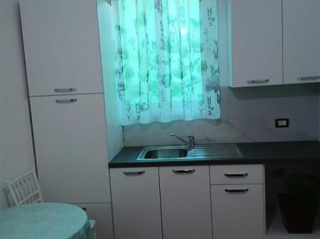 House 1+1 for rent in Kinostudio near Kafja e Rremes (30,000 Leke)