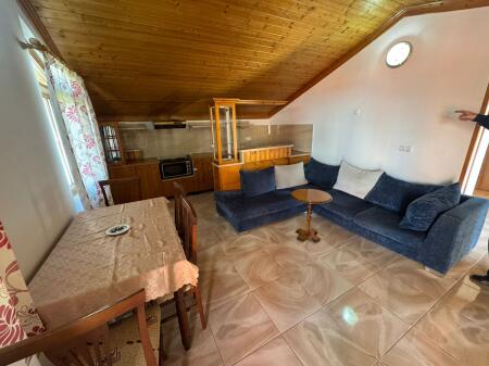 🏡 Jepet me qira apartament 2+1   📍 Rruga 3 Vëllezërit Kondi   🛋️ Kati i 3-të i një vile, i mobiluar   🚗 Post parkimi   👨‍👩‍👧 Vetëm për familjarë   💶 500€ (i padiskutue)
