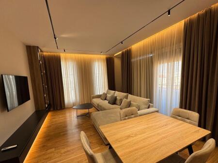 Apartament Luksoz 2+1+2 me Qira pranë Shkollës së Kuqe – Mobilim Modern!